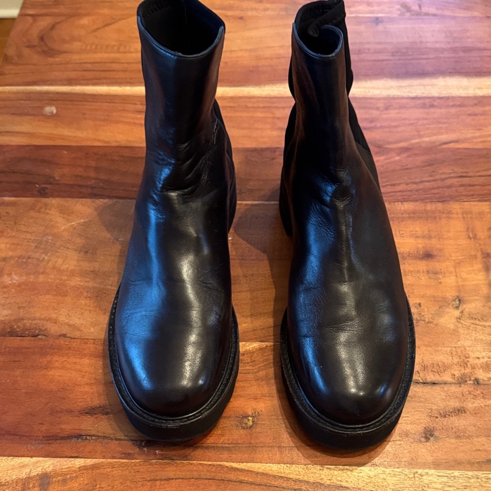 Stuart Weitzman Black Leather Women’s Chelsea boot
